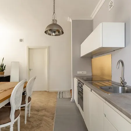 Concierge Grochowska * Varsovia